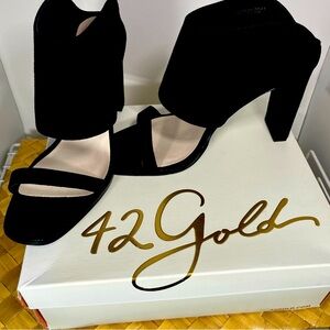 42 Gold Linx Suede Heels Sz 10 NIB